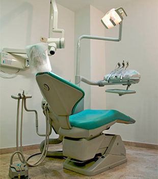 Clínica Dental La Seu imagen de un sillón odontológico